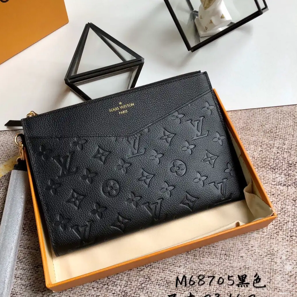 WIS VUITTON MM POCHETTE LOUIS MÉLANIE 0622